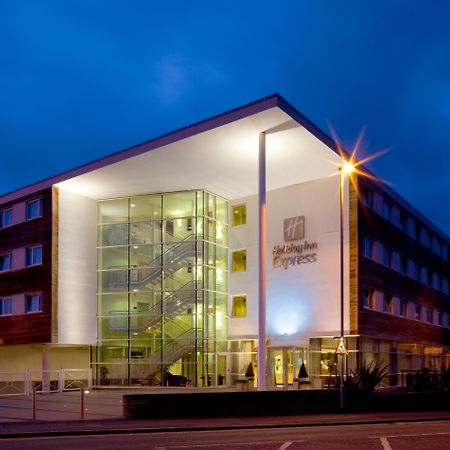 Holiday Inn Express, Chester Racecourse By Ihg מראה חיצוני תמונה