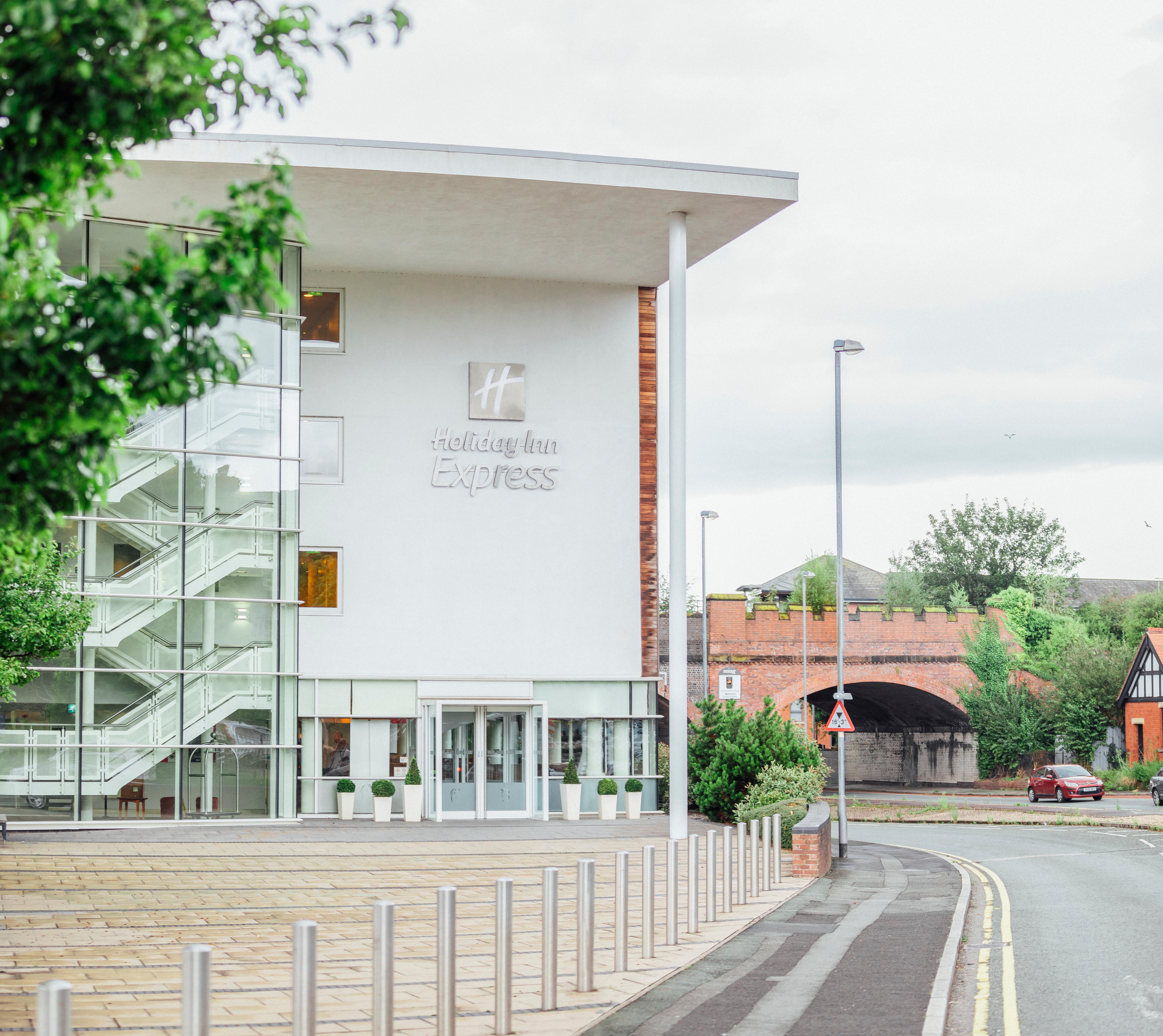 Holiday Inn Express, Chester Racecourse By Ihg מראה חיצוני תמונה